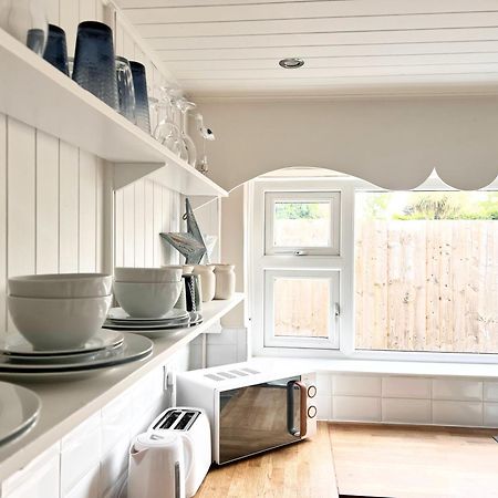 Cosy Cottage In Mersea - Walking Distance To Beach And Town 웨스트 머씨 외부 사진